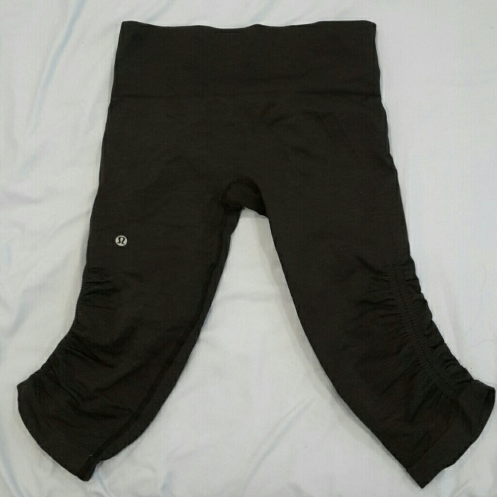 Lululemon in the flow crops (heathered grey)